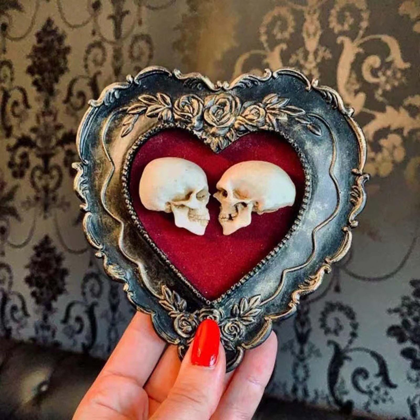 Love Statue Skull Ornament