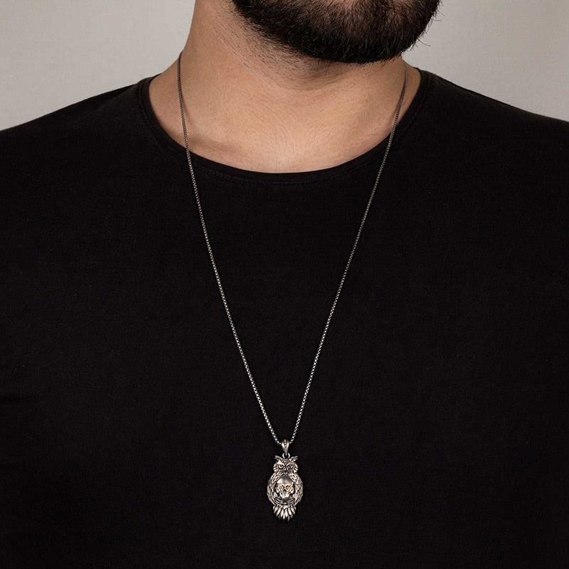 Owl Hug Skull Necklace