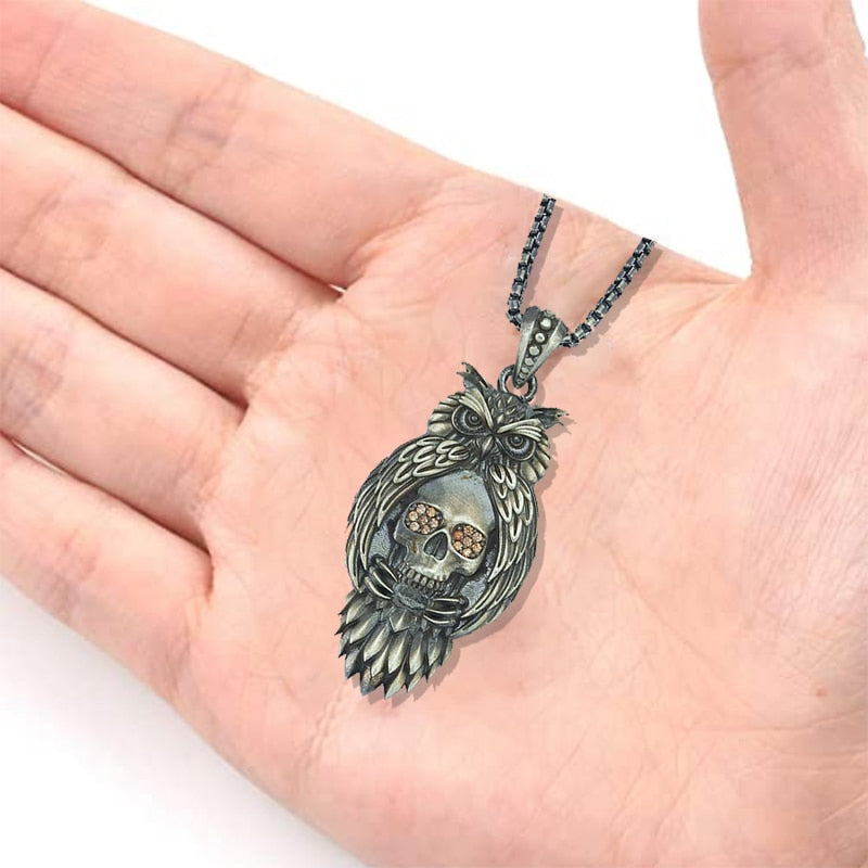 Owl Hug Skull Necklace