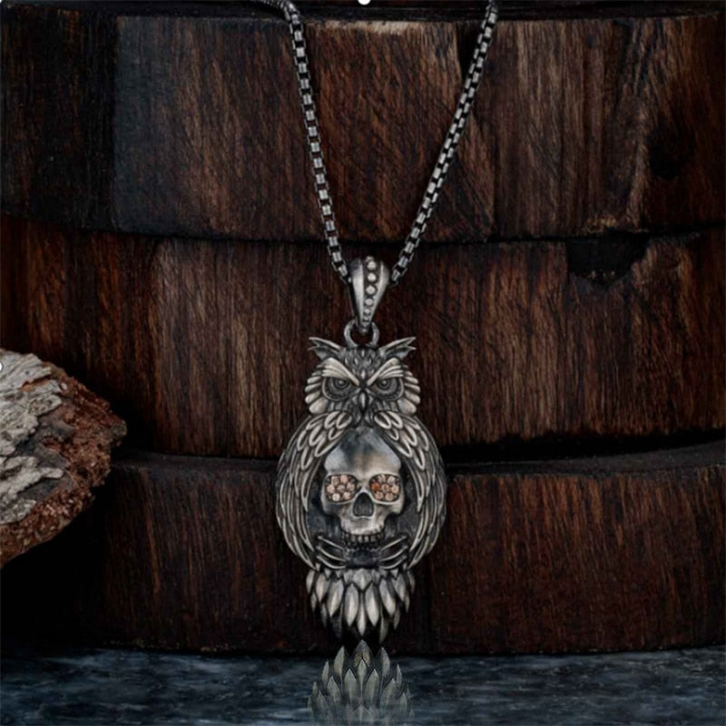 Owl Hug Skull Necklace