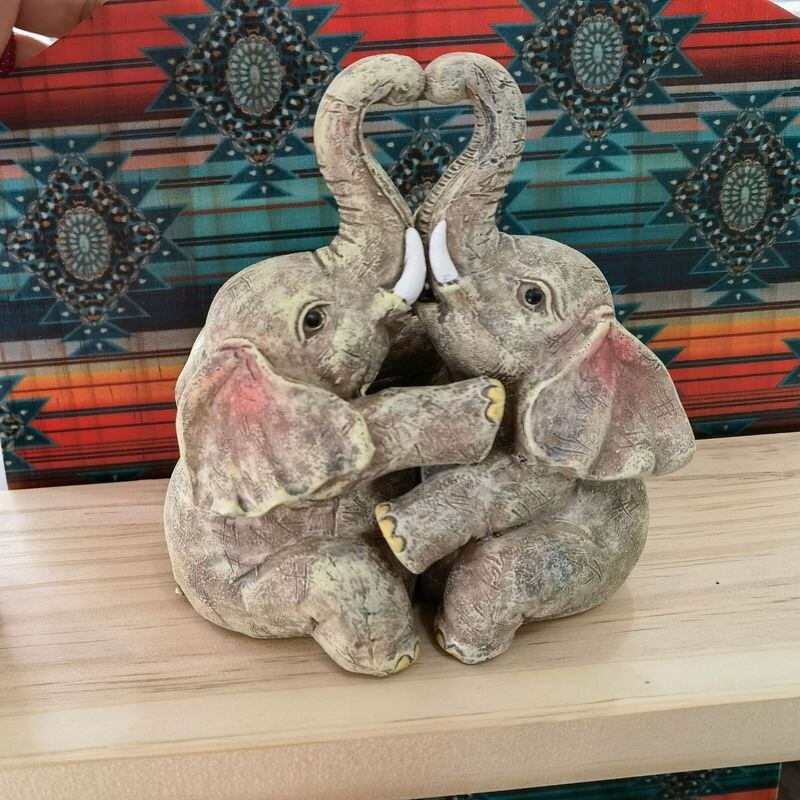 Elephant Couple Love Hugging Statue Resin Crafts Cuddling Figurine